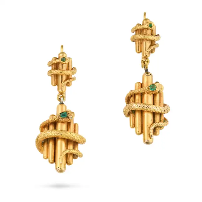 NO RESERVE - A PAIR OF ANTIQUE EMERALD AND DIAMOND SNAKE DROP EARRINGS, CIRCA 1875 in yellow gold,