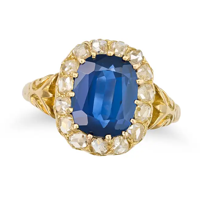 AN ANTIQUE UNHEATED SAPPHIRE AND DIAMOND CLUSTER RING, 19TH CENTURY AND LATER set with a cushion cut