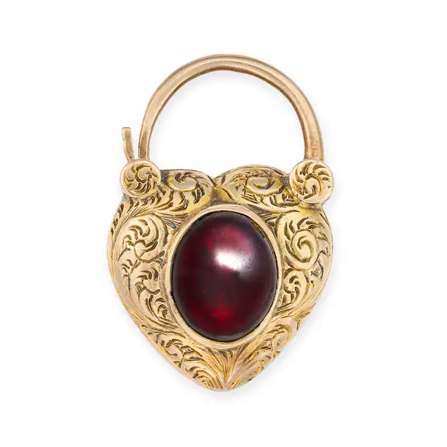 AN ANTIQUE VICTORIAN GARNET HEART PADLOCK PENDANT designed as a heart engraved with foliate