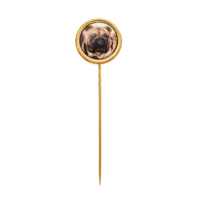 AN ANTIQUE EDWARDIAN ENAMEL DOG STICK / TIE PIN, CIRCA 1902 set with enamelled portrait of a Shar