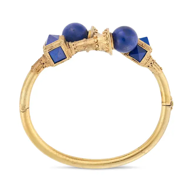 AN ANTIQUE ETRUSCAN REVIVAL LAPIS LAZULI BANGLE in yellow gold, the hinged bangle in crossover