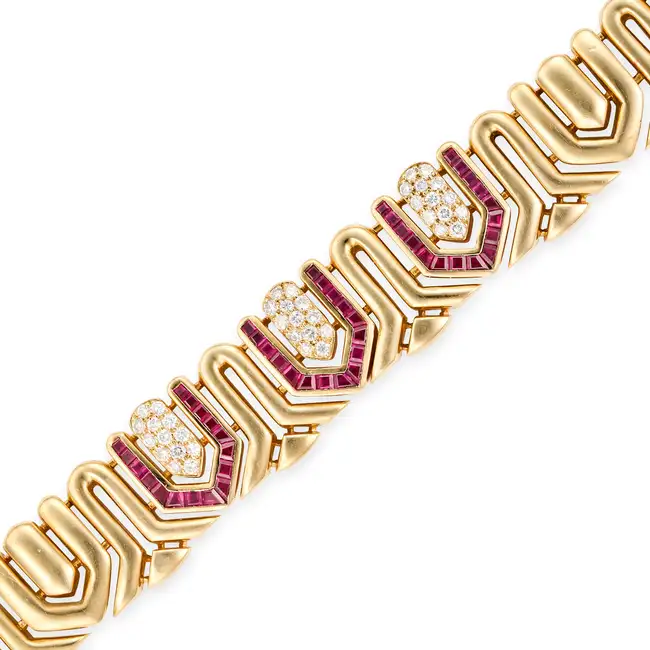 BOUCHERON, A VINTAGE RUBY AND DIAMOND BRACELET in 18ct yellow gold, comprising a row of modular