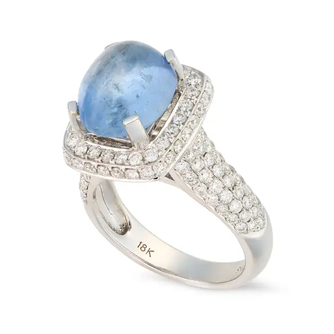 NO RESERVE - A SAPPHIRE AND DIAMOND DRESS RING in 18ct white gold, set with an oval cabochon