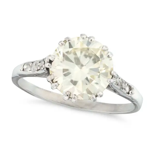 NO RESERVE - A 2.50 CARAT OLD CUT DIAMOND SOLITAIRE RING set with an old European cut diamond of