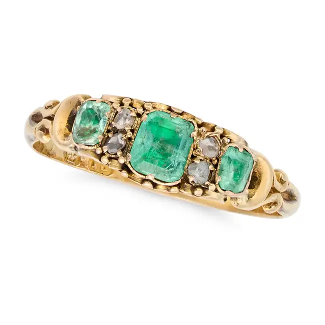 AN ANTIQUE VICTORIAN EMERALD AND DIAMOND RING, 1863 in 18ct yellow gold, set with three octagonal