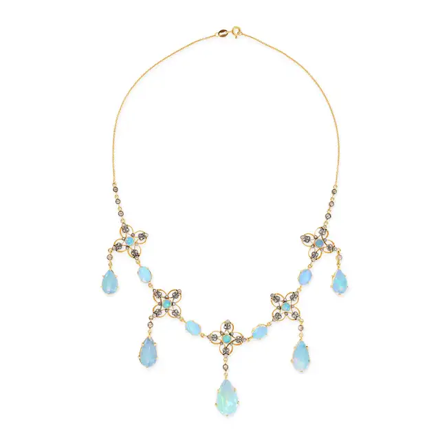 AN OPAL AND DIAMOND NECKLACE in silver gilt, comprising a row of openwork quatrefoil motifs set with