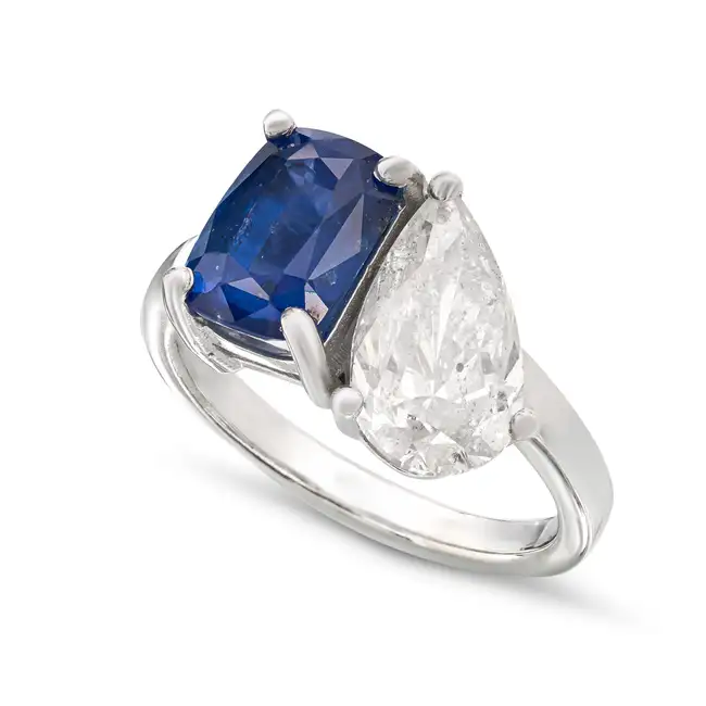 AN UNHEATED SAPPHIRE AND DIAMOND TOI ET MOI RING set with a cushion cut sapphire of 3.66 carats