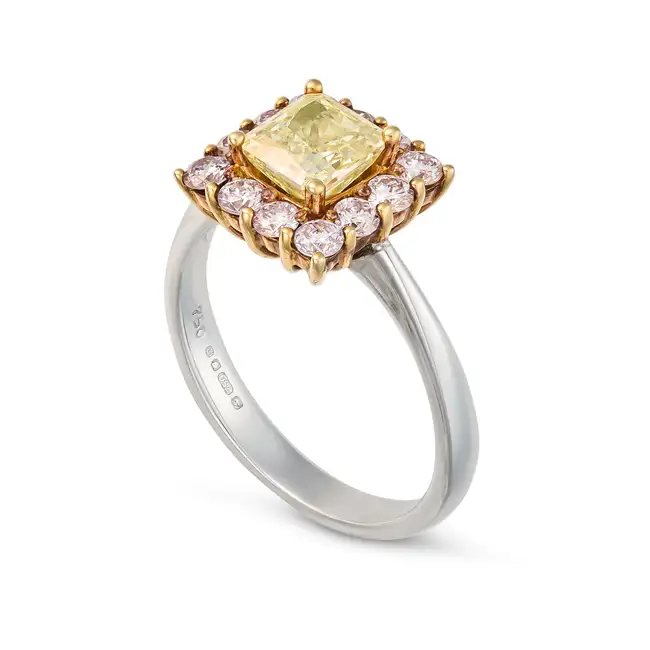 A YELLOW AND PINK DIAMOND DRESS RING in 18ct white and rose gold, set with a princess cut yellow