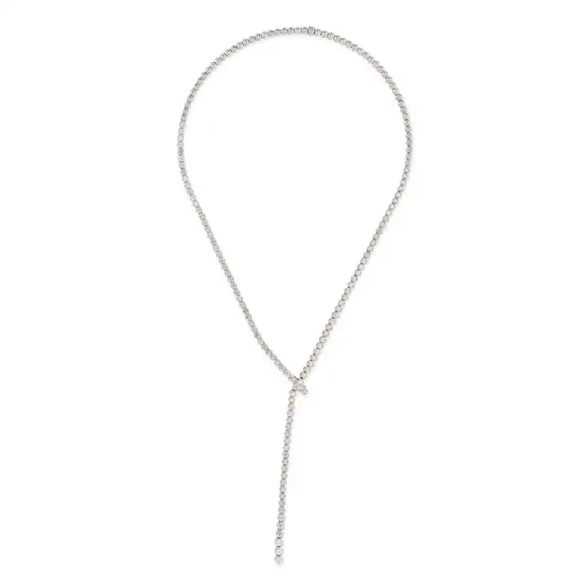 A DIAMOND NECKLACE in 18ct white gold, comprising a single row of round brilliant cut diamonds,
