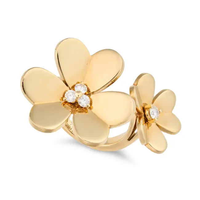 VAN CLEEF & ARPELS, A DIAMOND FRIVOLE BETWEEN THE FINGER RING in 18ct yellow gold, the openwork ring