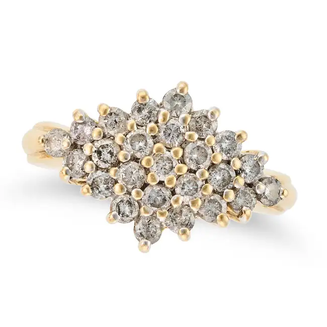NO RESERVE - A DIAMOND CLUSTER RING in 18ct yellow gold, set with a cluster of round brilliant cut