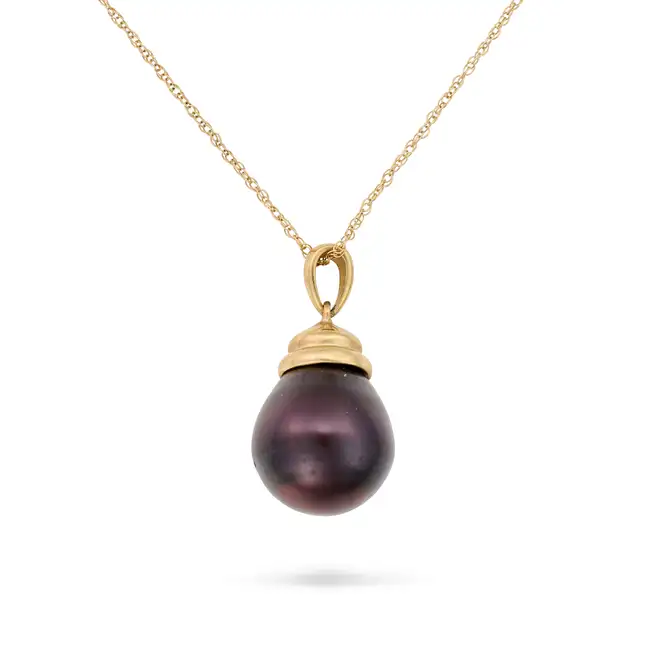 NO RESERVE - A PEARL PENDANT NECKLACE the pendant set with a purple pearl, suspended from a fancy