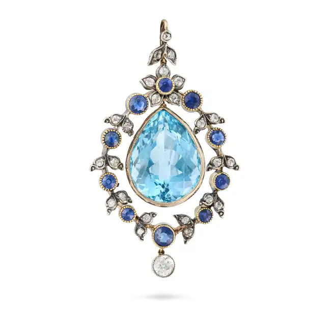 AN ANTIQUE AQUAMARINE, SAPPHIRE AND DIAMOND PENDANT in yellow gold and silver, the pendant