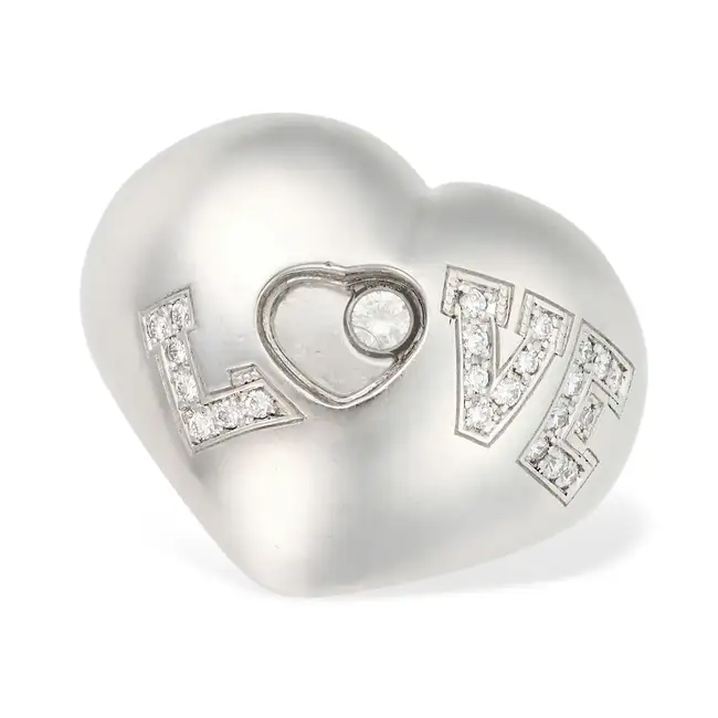 CHOPARD, A DIAMOND HAPPY DIAMOND LOVE RING the heart shaped ring spelling 'LOVE' in round