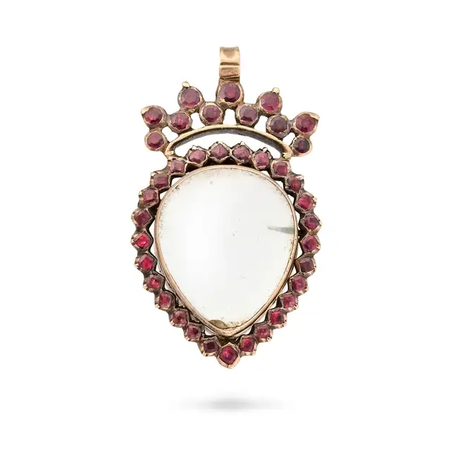 AN ANTIQUE GEORGIAN GARNET SWEETHEART PENDANT, EARLY 19TH CENTURY comprising a heart shaped