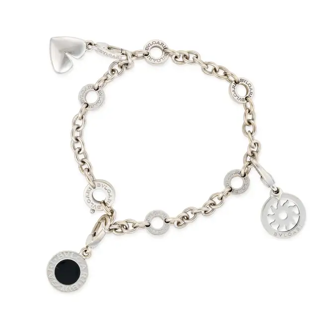 BULGARI, A BULGARI BULGARI CHARM BRACELET in 18ct white gold, comprising an oval link bracelet