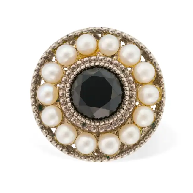 TIFFANY & CO., A ZIEGFELD COLLECTION PEARL AND ONYX RING in silver, set with a facetted onyx in a
