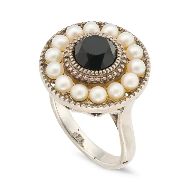TIFFANY & CO., A ZIEGFELD COLLECTION PEARL AND ONYX RING in silver, set with a facetted onyx in a