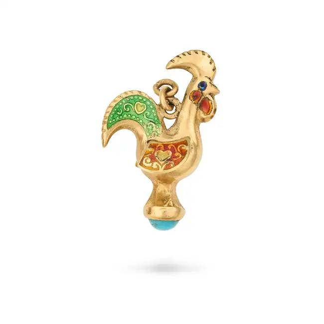 NO RESERVE - A VINTAGE ENAMEL AND TURQUOISE ROOSTER OF BARCELOS PENDANT / CHARM in yellow gold,