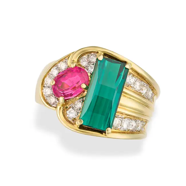 A GREEN TOURMALINE, RUBELLITE TOURMALINE AND DIAMOND DRESS RING set with an octagonal step cut green