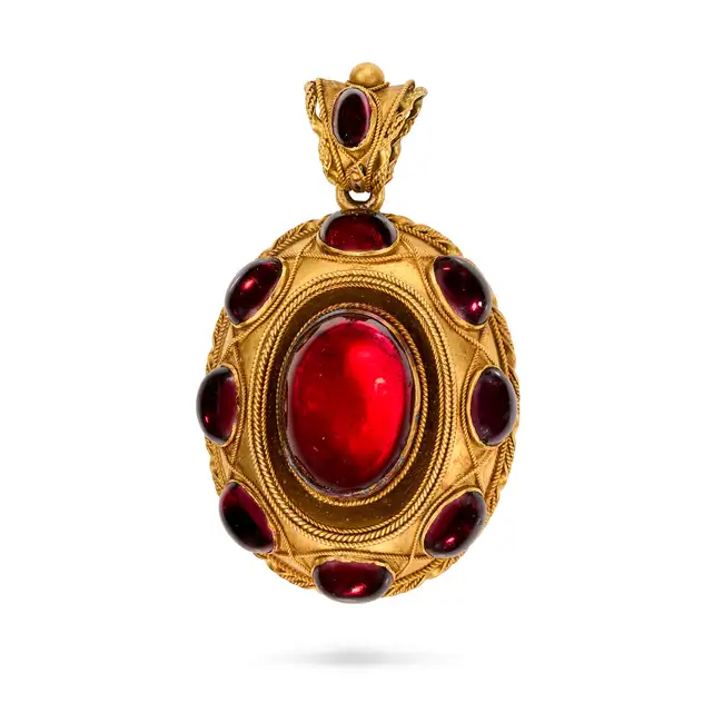 NO RESERVE - A VERY FINE ANTIQUE VICTORIAN GARNET LOCKET PENDANT, CIRCA 1865 in yellow gold, set