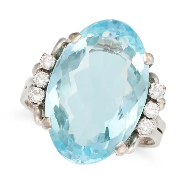 NO RESERVE - A VINTAGE AQUAMARINE AND DIAMOND RING set with an oval cut aquamarine of