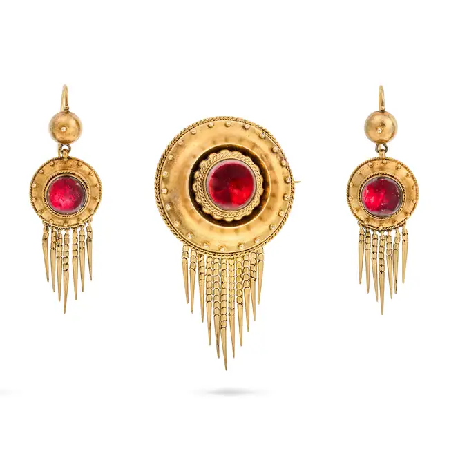 NO RESERVE - AN ANTIQUE VICTORIAN GARNET ETRUSCAN REVIVAL BROOCH AND EARRINGS SUITE, CIRCA 1860 in
