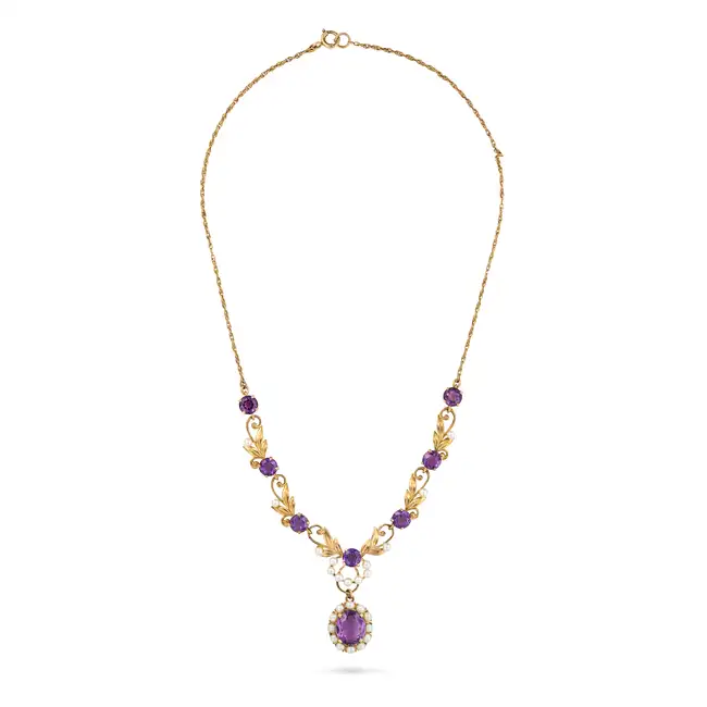 A VINTAGE AMETHYST AND PEARL NECKLACE in 9ct yellow gold, the necklace in foliate design, set with