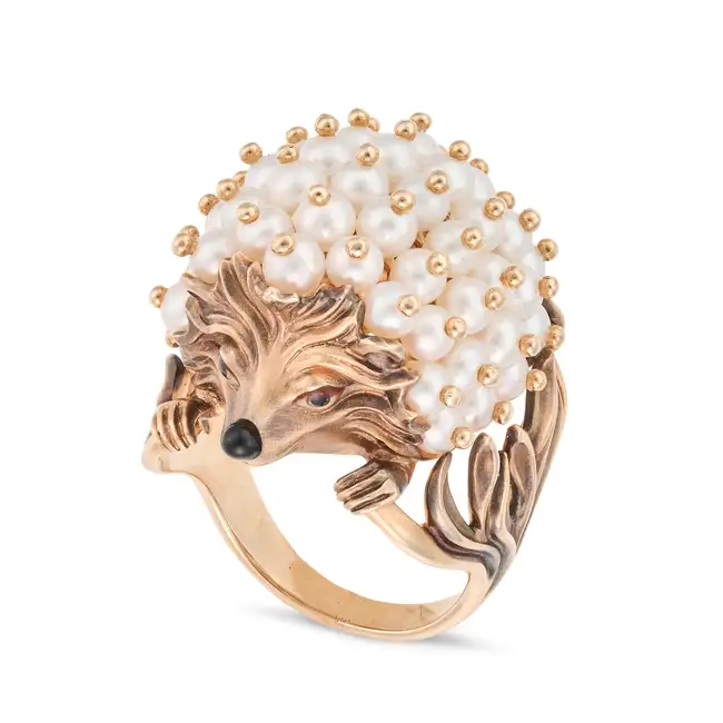 A PEARL HEDGEHOG EARRINGS AND RING SUITE the ring designed as a hedgehog set with pearls, the nose