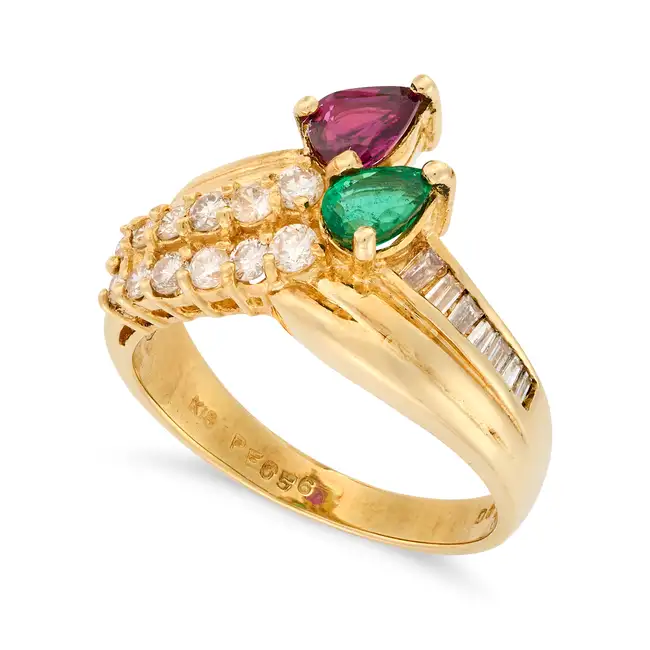 HARLE PARIS, AN EMERALD, RUBY AND DIAMOND RING in 18ct yellow gold, set with a pear cut ruby and