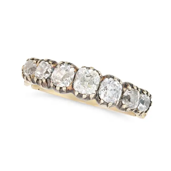 AN ANTIQUE DIAMOND HALF ETERNITY RING in yellow gold and silver, set with a graduating row of old