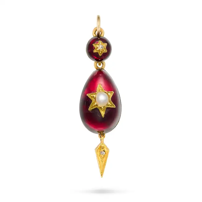 AN ANTIQUE VICTORIAN GARNET, PEARL AND DIAMOND PENDANT in yellow gold, comprising a pear cabochon