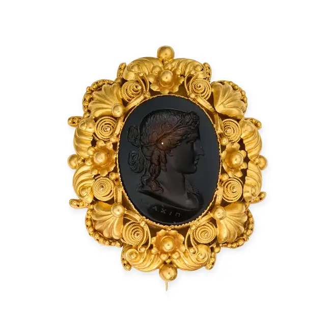 AN ANTIQUE GEORGIAN GRAND TOUR SMOKY QUARTZ INTAGLIO BROOCH, CIRCA 1829 set with a smoky quartz