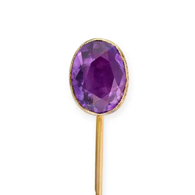 AN ANTIQUE AMETHYST STICK PIN set with an oval cut amethyst, no assay marks, 1.1cm, 2.1g.