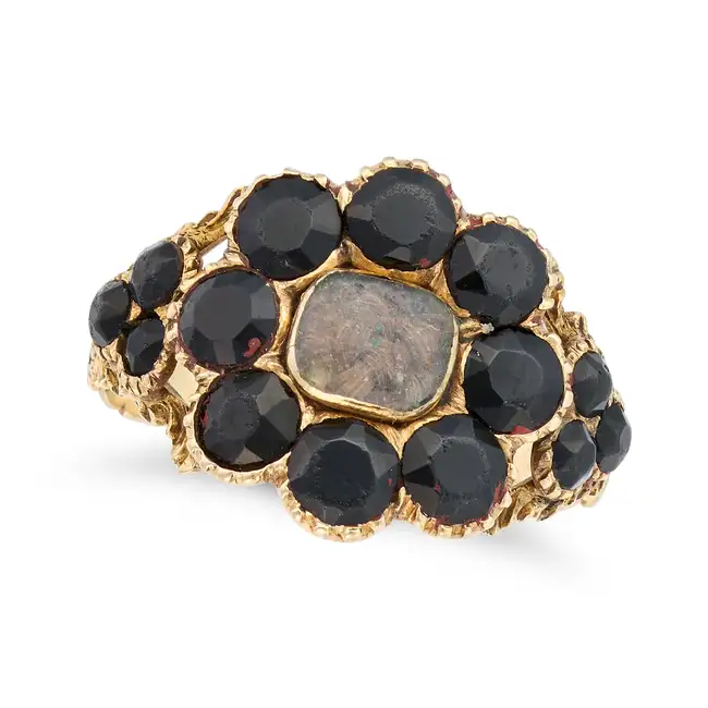 AN ANTIQUE VICTORIAN JET MOURNING RING, CIRCA 1852 set with hairwork beneath a glass panel, within a