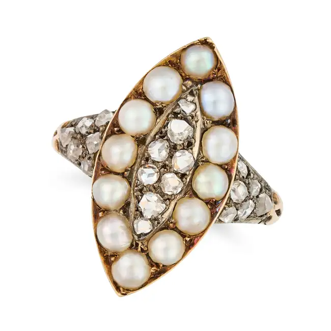 NO RESERVE - A FINE ANTIQUE NATURAL PEARL AND DIAMOND DRESS RING in yellow gold and silver, the