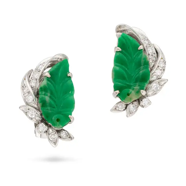 A PAIR OF VINTAGE JADEITE JADE AND DIAMOND CLIP EARRINGS each set with a jadeite jade carved to
