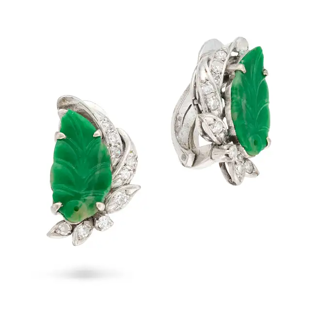 A PAIR OF VINTAGE JADEITE JADE AND DIAMOND CLIP EARRINGS each set with a jadeite jade carved to