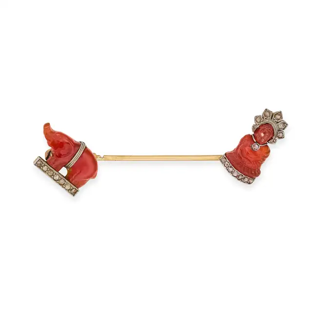 GHISO, AN ART DECO CARNELIAN AND DIAMOND JABOT PIN BROOCH set at each end with a carved carnelian