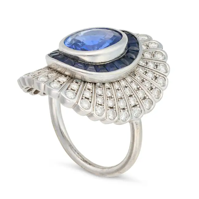 JESSICA MCCORMACK, A SAPPHIRE AND DIAMOND DAISY RING in 18ct white gold, designed as a daisy, set