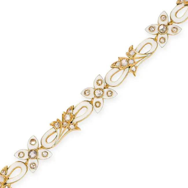 AN ANTIQUE DIAMOND, AQUAMARINE AND ENAMEL BRACELET comprising a row of scrolling links and links
