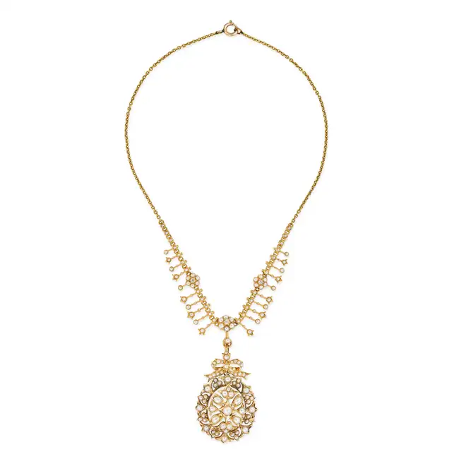 AN ANTIQUE VICTORIAN PEARL AND DIAMOND PENDANT NECKLACE the necklace comprising a trace chain set