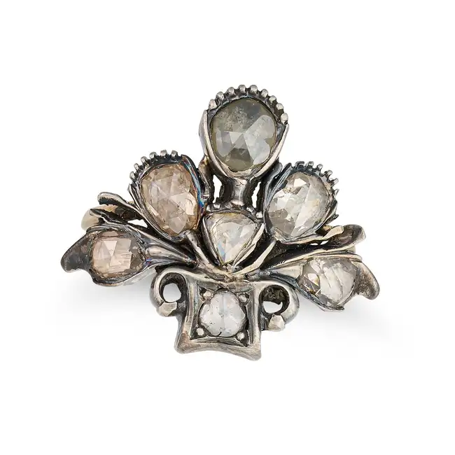 AN ANTIQUE GEORGIAN DIAMOND GIARDINETTO RING in yellow gold and silver, designed as a plant pot