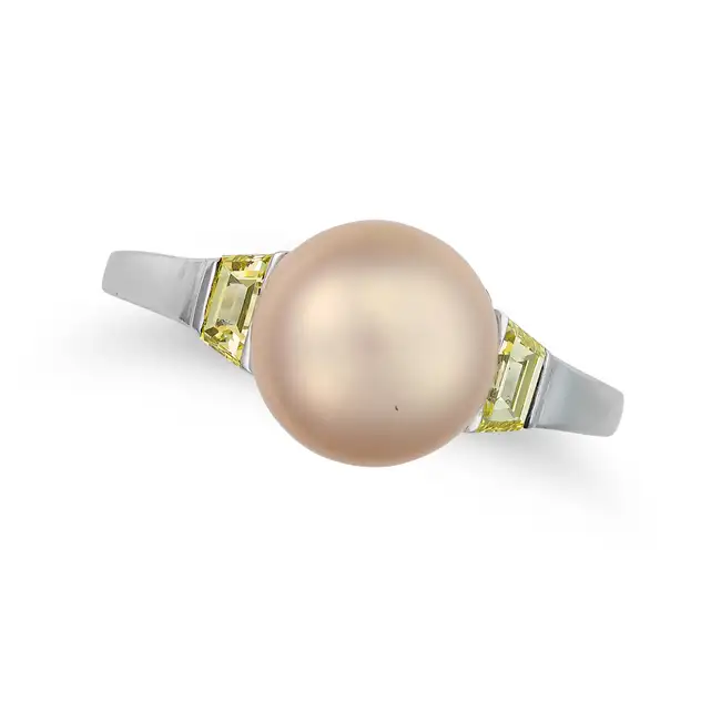 AN ITALIAN PEARL AND YELLOW DIAMOND DRESS RING in platinum, set with a pearl of 8.9mm, accented on