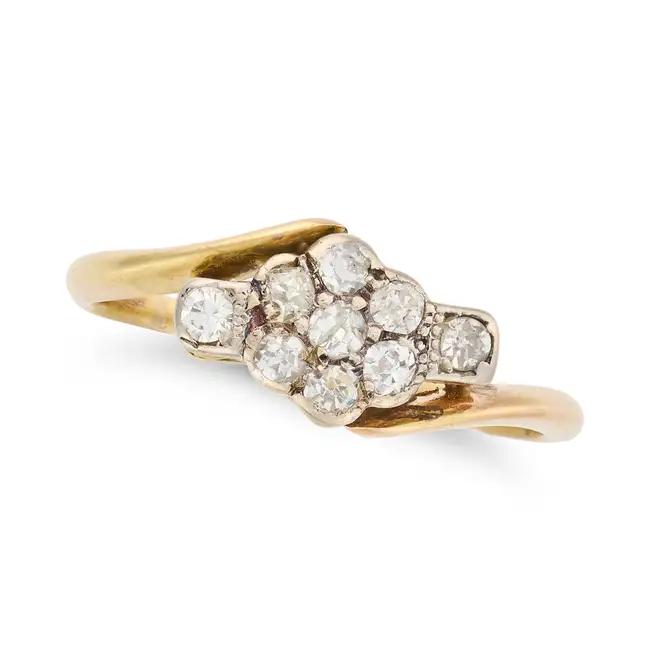 NO RESERVE - AN ANTIQUE DIAMOND DRESS RING in 18ct yellow gold, the face set with a cluster of