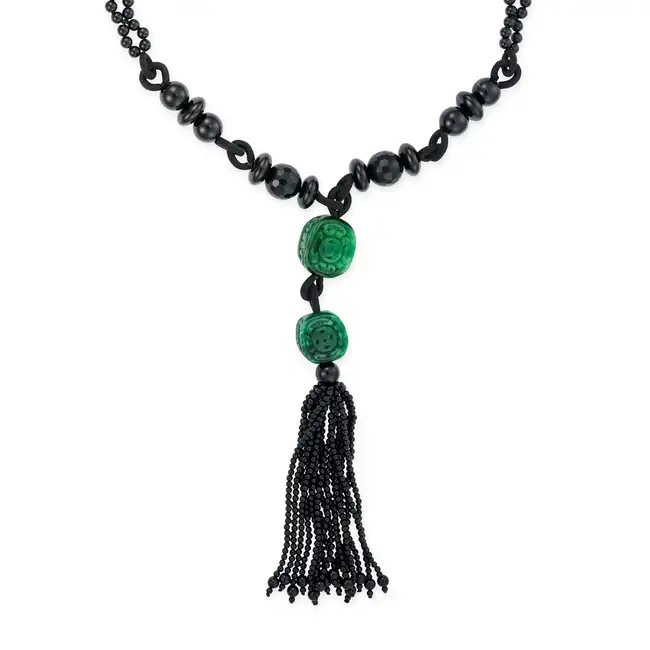 AN ONYX AND JADEITE JADE TASSEL NECKLACE comprising rows of polished and facetted onyx beads,