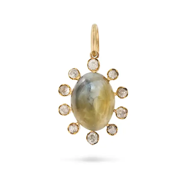 A CAT'S EYE CHRYSOBERYL AND DIAMOND PENDANT set with an oval cabochon cat's eye chrysoberyl of