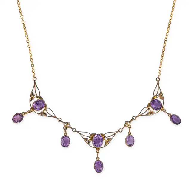 NO RESERVE - AN ANTIQUE ART NOUVEAU AMETHYST NECKLACE in 9ct yellow gold, set with oval cut