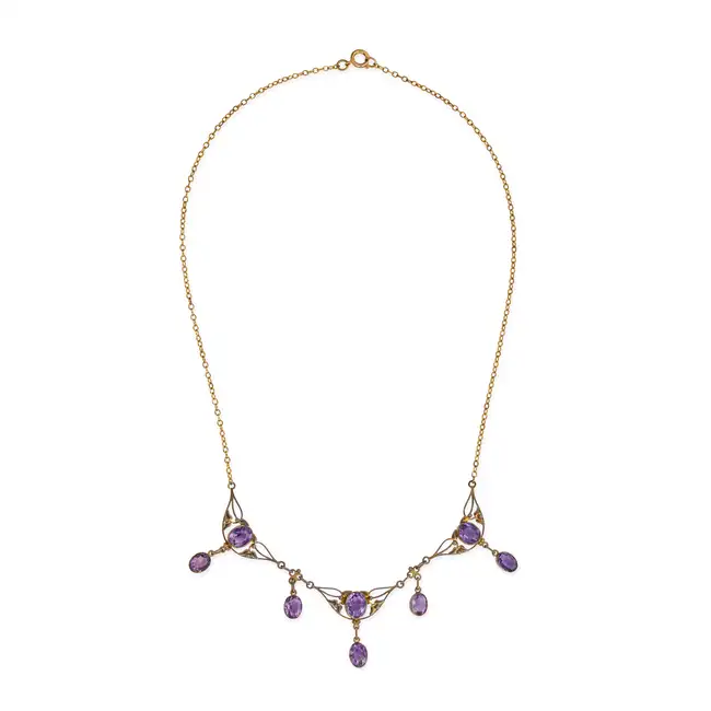 NO RESERVE - AN ANTIQUE ART NOUVEAU AMETHYST NECKLACE in 9ct yellow gold, set with oval cut