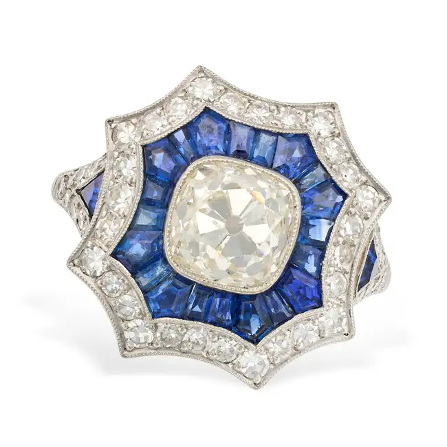 AN ANTIQUE DIAMOND AND SAPPHIRE DRESS RING, EARLY 20TH CENTURY set with an old cut diamond of 2.23